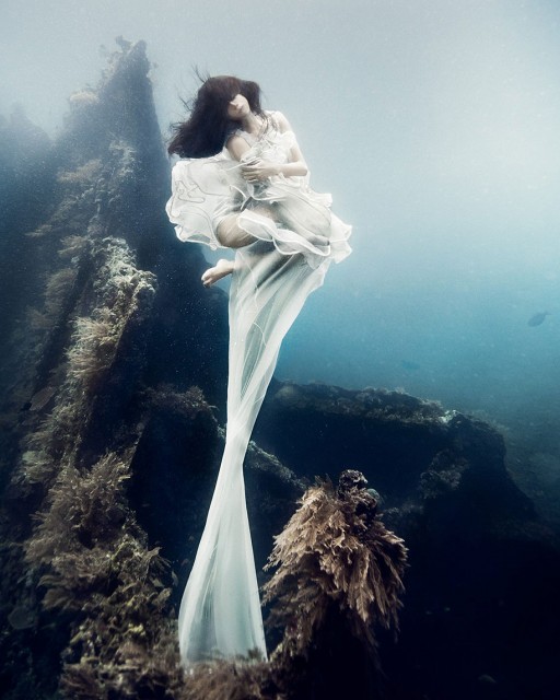 underwater-photography-shipwreck-bali-benjamin-von-wong-5