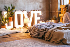 Comment apporter du romantisme à la décoration de votre chambre à coucher ?